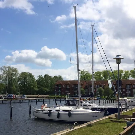 An Der Ostsee Mit Blick Auf Den Yachthafen * 웨케문데