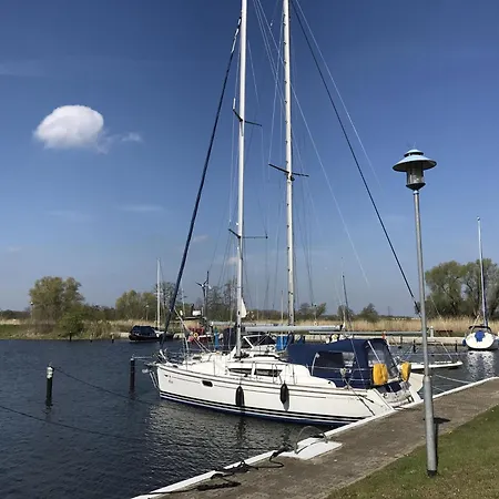 An Der Ostsee Mit Blick Auf Den Yachthafen Ueckermünde
